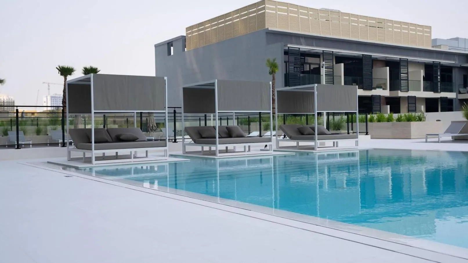Appartement Well-Furnished 1Br In Jvc Pool & Free Parking à Dubaï