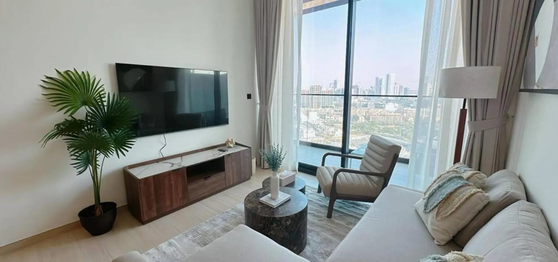 Appartement Well-Furnished 1Br In Jvc Pool & Free Parking à Dubaï