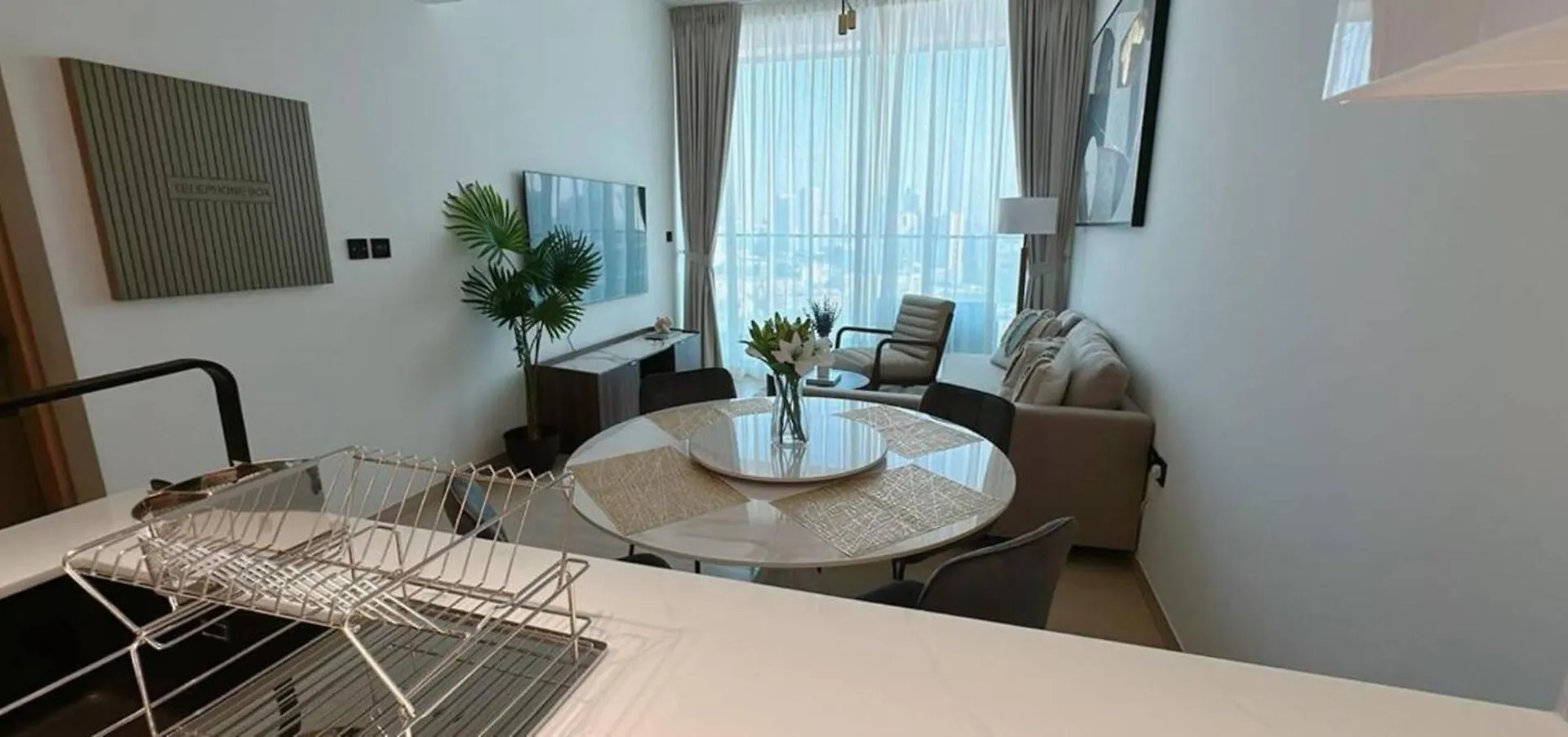Appartement Well-Furnished 1Br In Jvc Pool & Free Parking à Dubaï